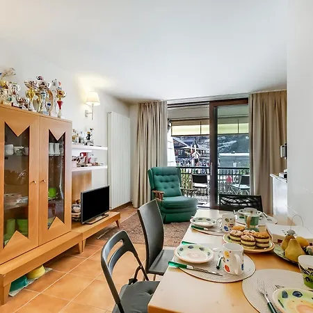 The Theo's Nest - Happy *